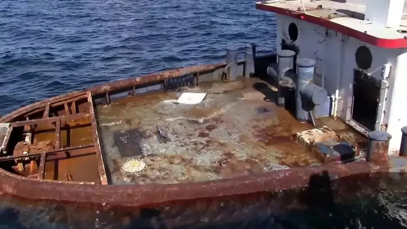 Tugboat Ocean Wind Becomes an Artificial Reef.webm